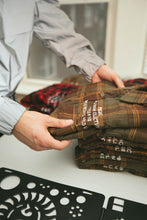 Load image into Gallery viewer, PL△TINUM BROWN FL△NNEL
