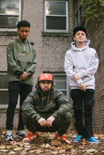 Load image into Gallery viewer, PL△TINUM C△MO HOODIE
