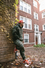 Load image into Gallery viewer, PL△TINUM C△MO SWE△TP△NTS
