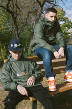 Load image into Gallery viewer, PL△TINUM △RMY GREEN WINDBRE△KER
