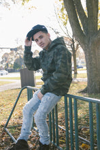 Load image into Gallery viewer, PL△TINUM C△MO HOODIE
