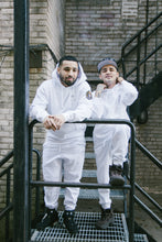 Load image into Gallery viewer, PL△TINUM WHITE &amp; GOLD SWE△TP△NTS
